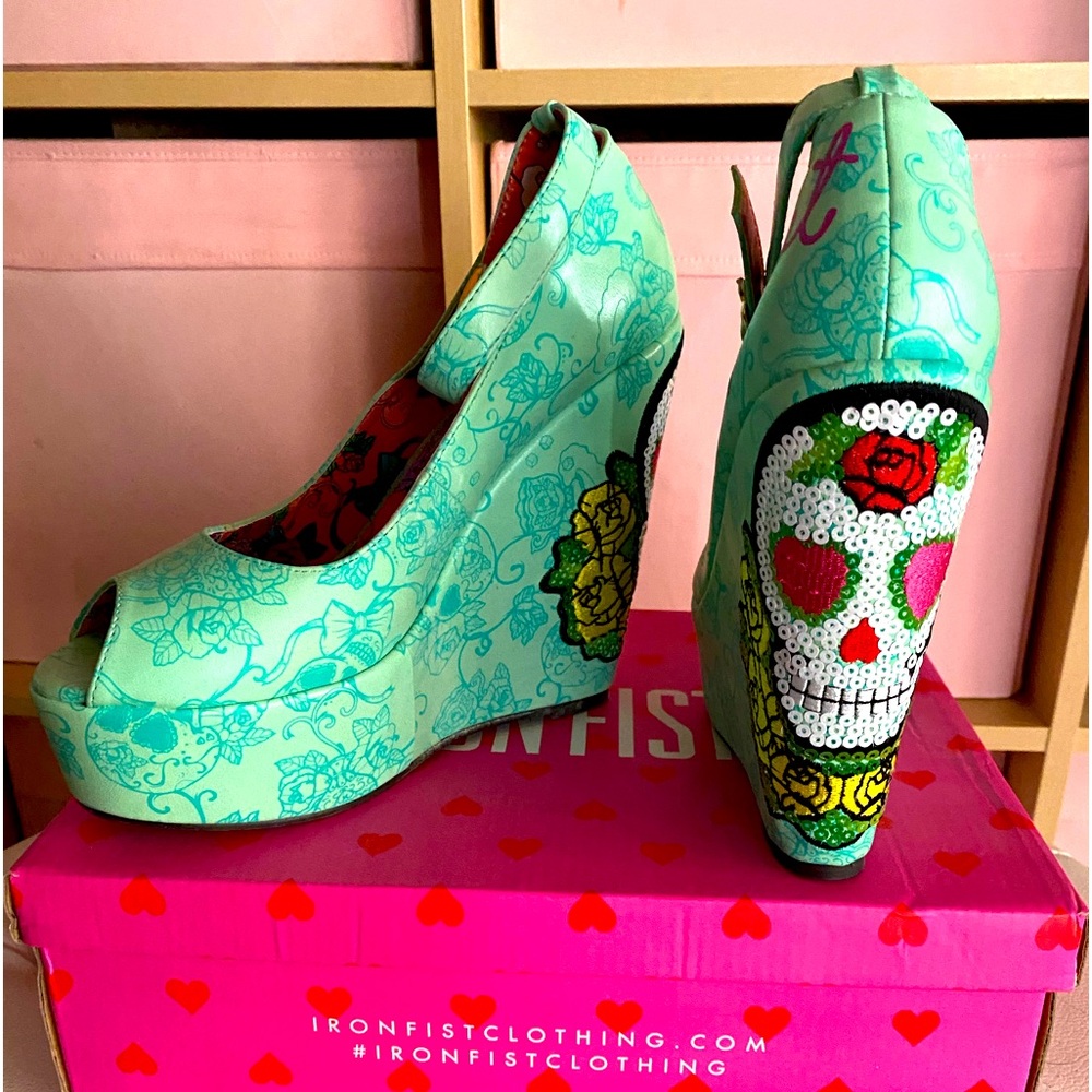 Iron fist sea foam sugar skull wedges